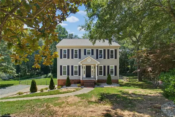 6013 Stone Bluff Drive, Clemmons, NC 27012