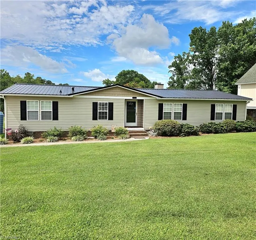 734 Pinehaven Drive, New London, NC 28127 - #3