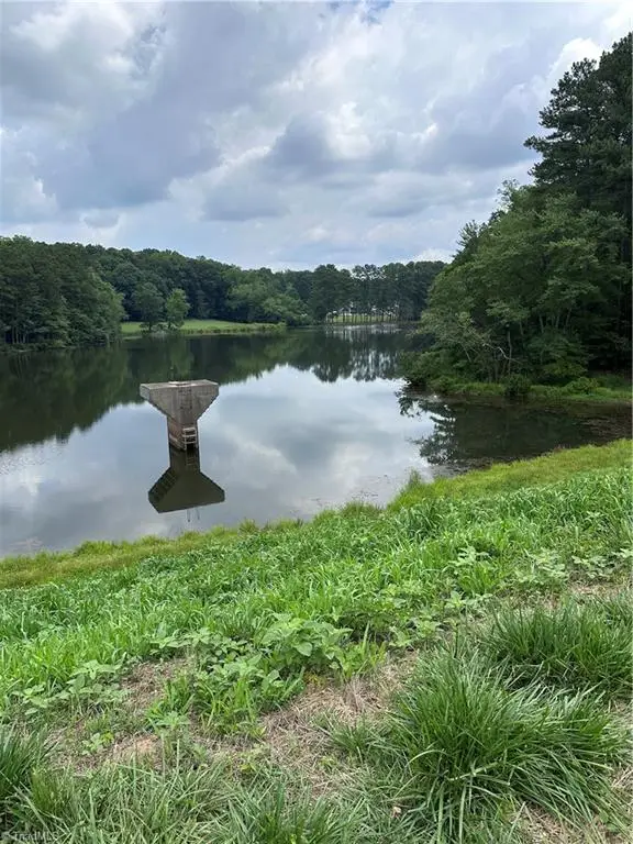 1000 Kingsway Drive, King, NC 27021