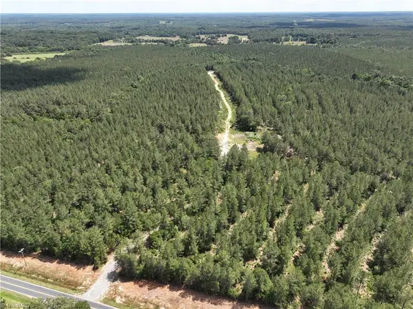 5600 Bennett Road, Seagrove, NC 27341