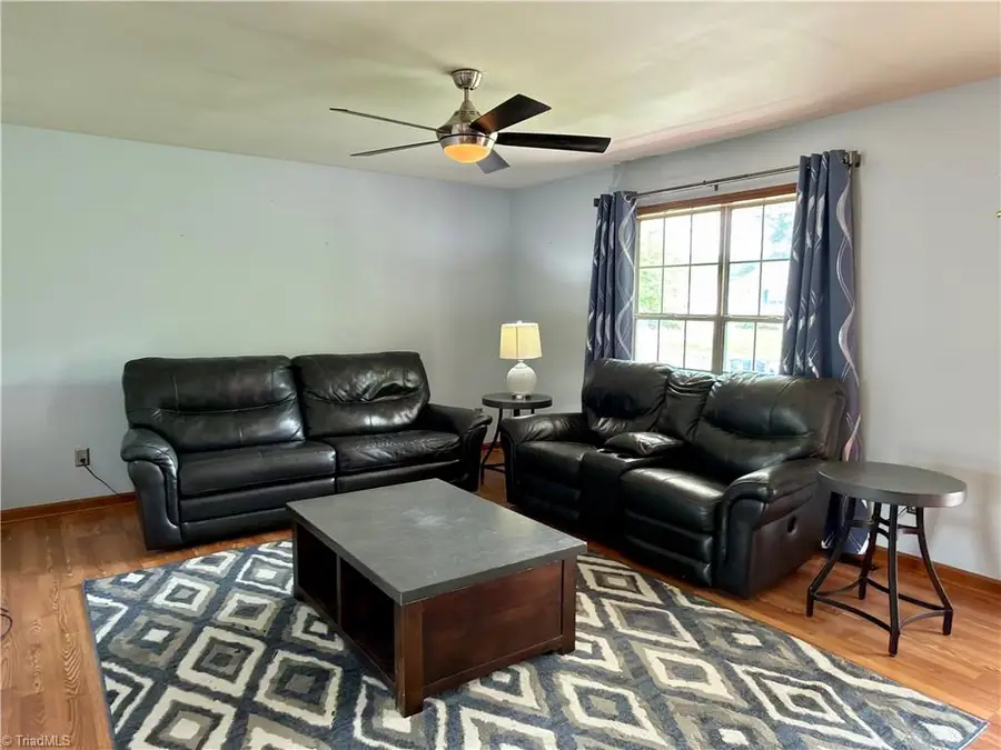 206 Larkspur Lane, Thomasville, NC 27360 - #3
