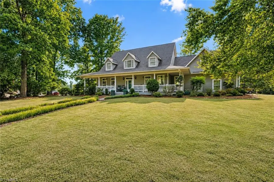 208 Monk Court, North Wilkesboro, NC 28659 - #2