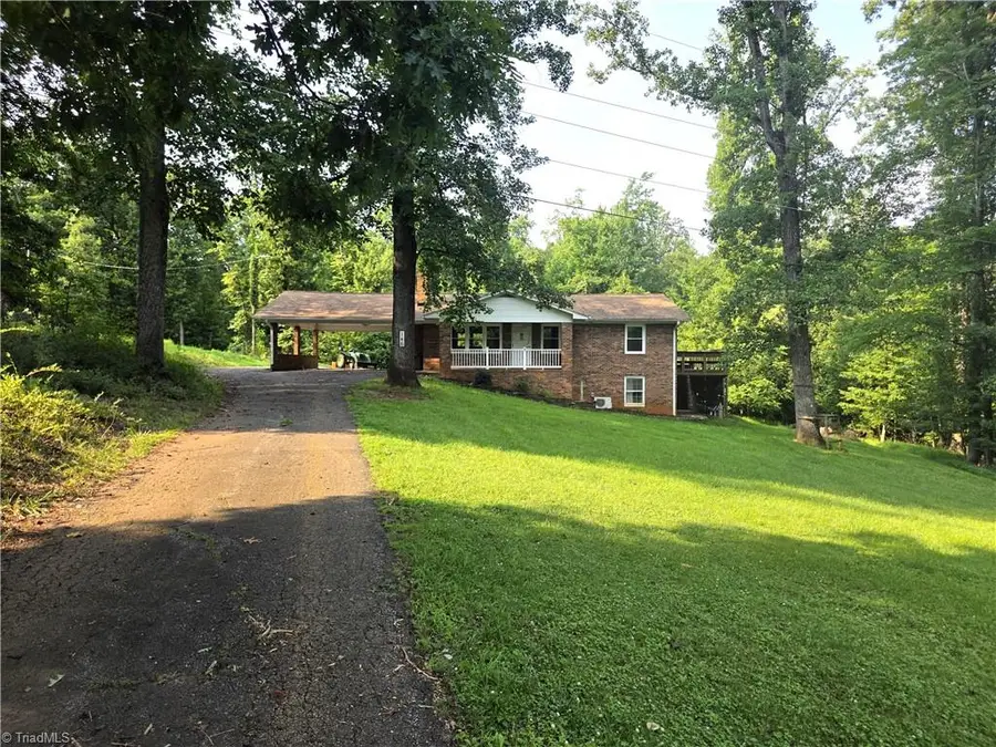 146 King Park Circle, Mount Airy, NC 27030 - #2