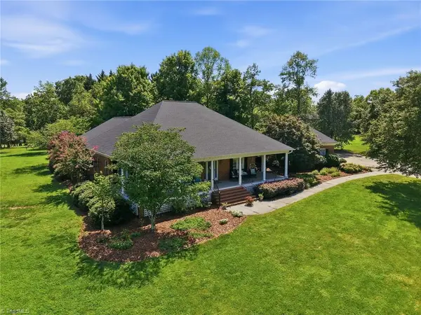 3922 Old Berkshire Drive, Browns Summit, NC 27214