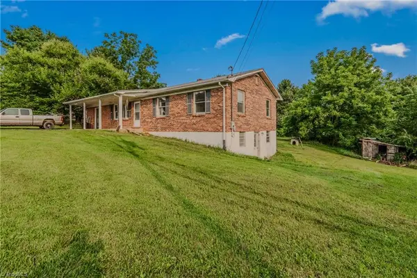 1900 Coon Ridge Road, Hillsville, VA 24343