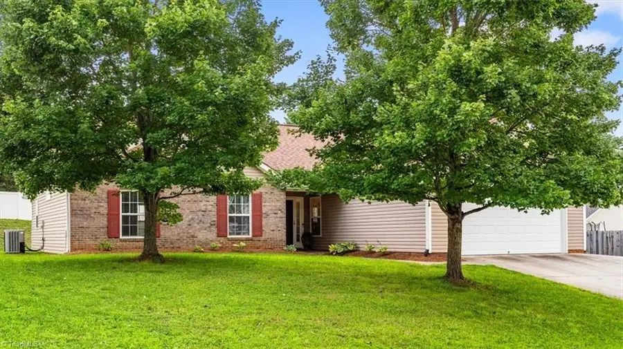 705 Eagle Point Drive, Kernersville, NC 27284 - #3