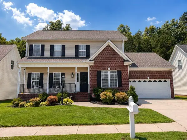 2542 Brook Stone Drive, Clemmons, NC 27012