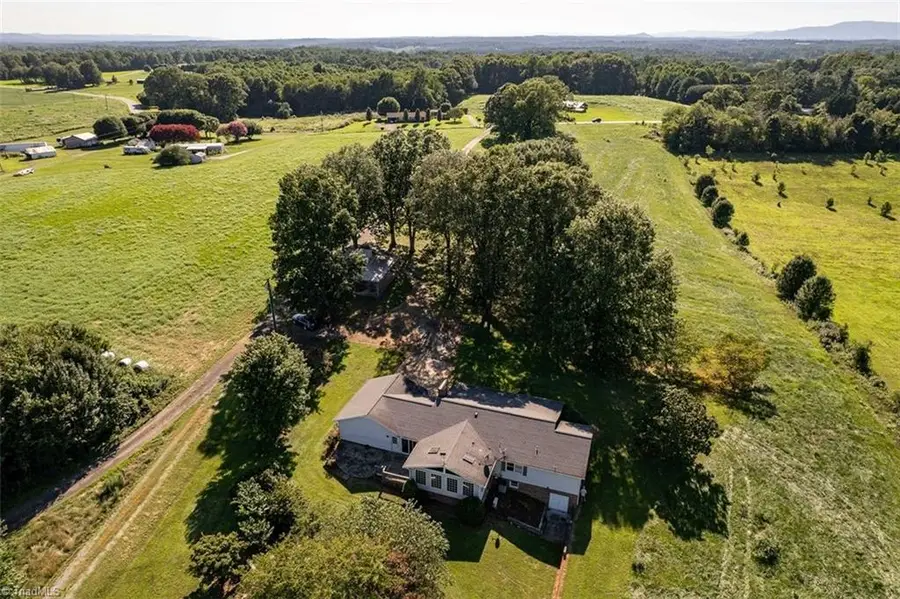 173 Old Meadowbrook Lane, Elkin, NC 28621 - #2