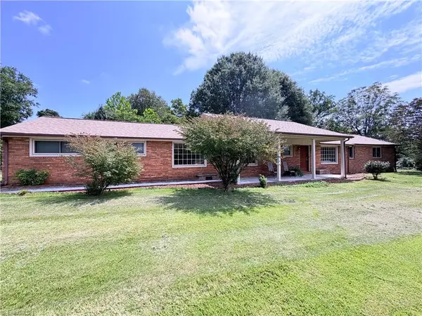 226 White Plains Road, Roaring River, NC 28669