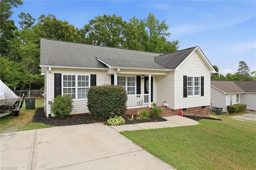 715 Dillon Street, Thomasville, NC 27360 - #2