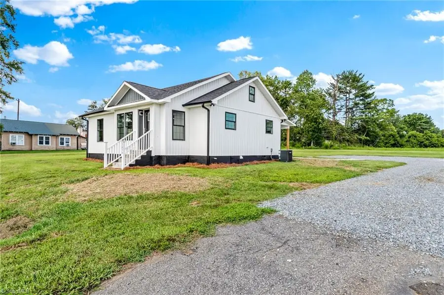 3036 Us Highway 21, Hamptonville, NC 27020 - #2