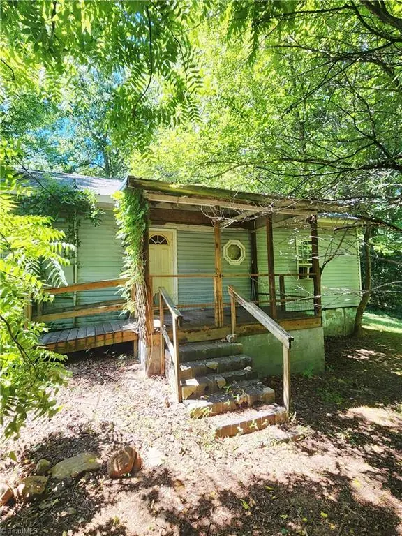 6615 Flint Hill Road, Sophia, NC 27350