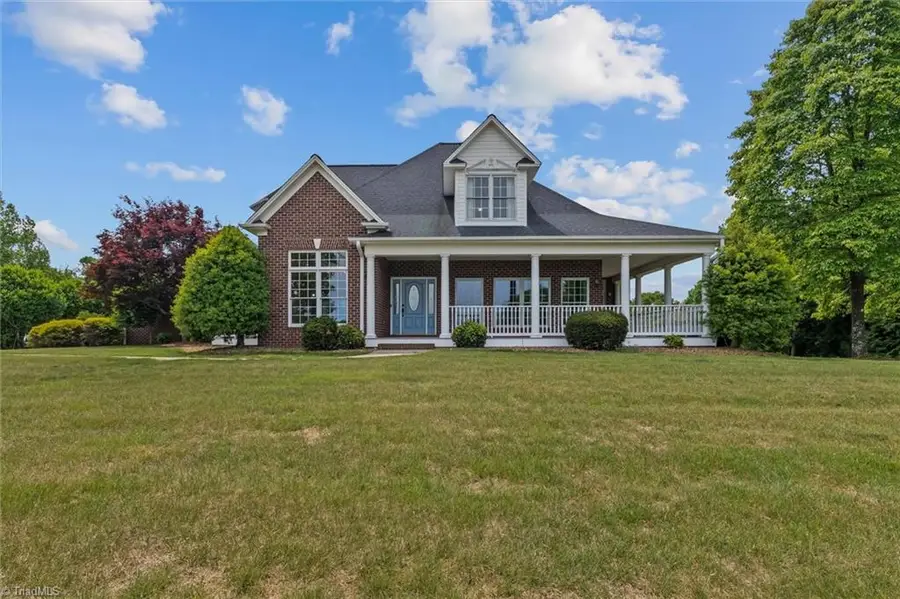 1148 Town N Country Drive, Wilkesboro, NC 28697 - #2