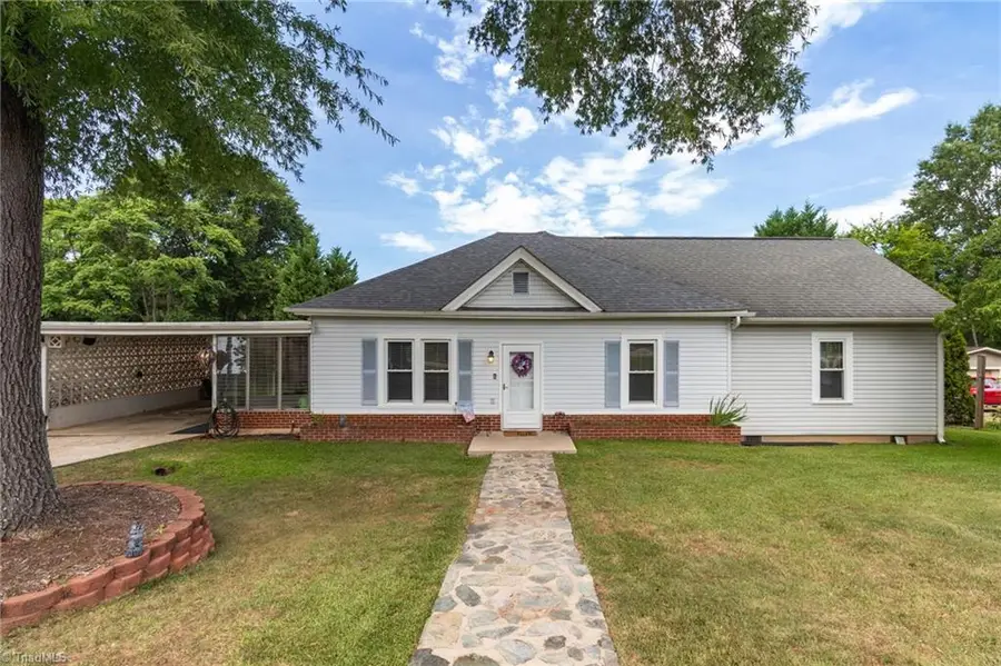 917 Overlook Avenue, Eden, NC 27288 - #2