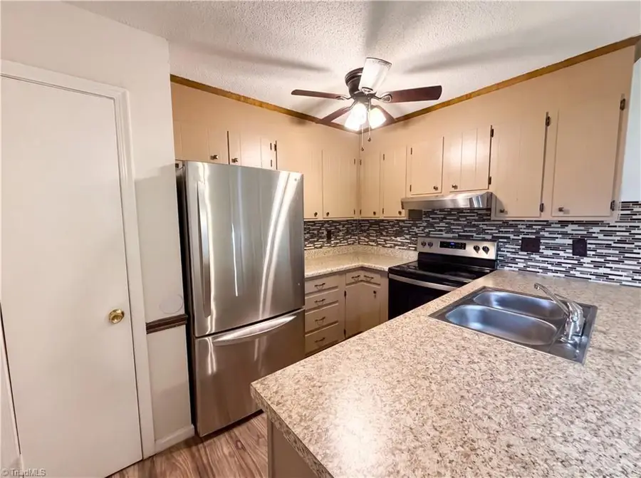 1040 Shenandoah Court, Winston Salem, NC 27103 - #2