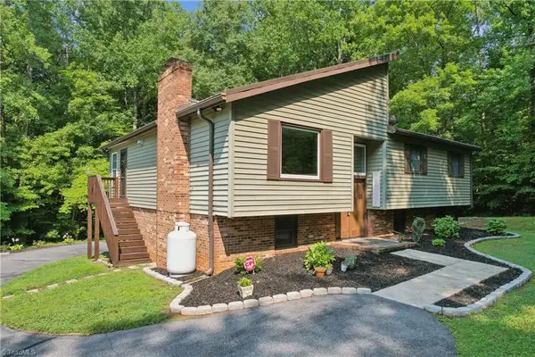 1604 Beechwood Road, Yadkinville, NC 27055