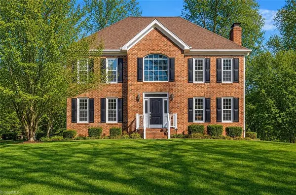 5229 Bridge Pointe Drive, Clemmons, NC 27012