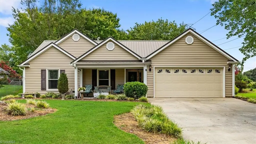 4104 Chinaberry Court, Greensboro, NC 27405 - #1