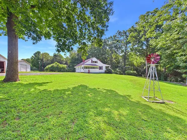 4164 Fairway View Drive, Randleman, NC 27317