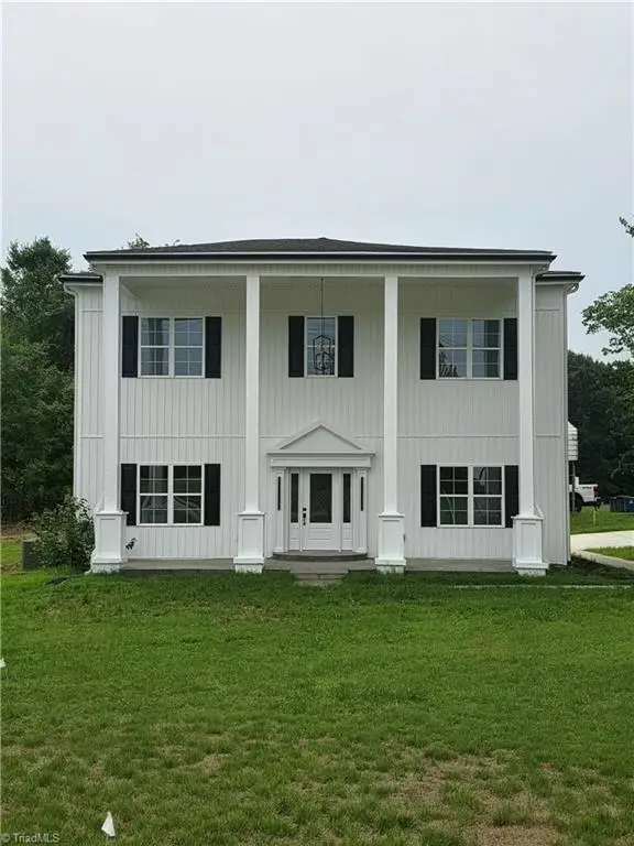 197 W Willow Street, Yadkinville, NC 27055