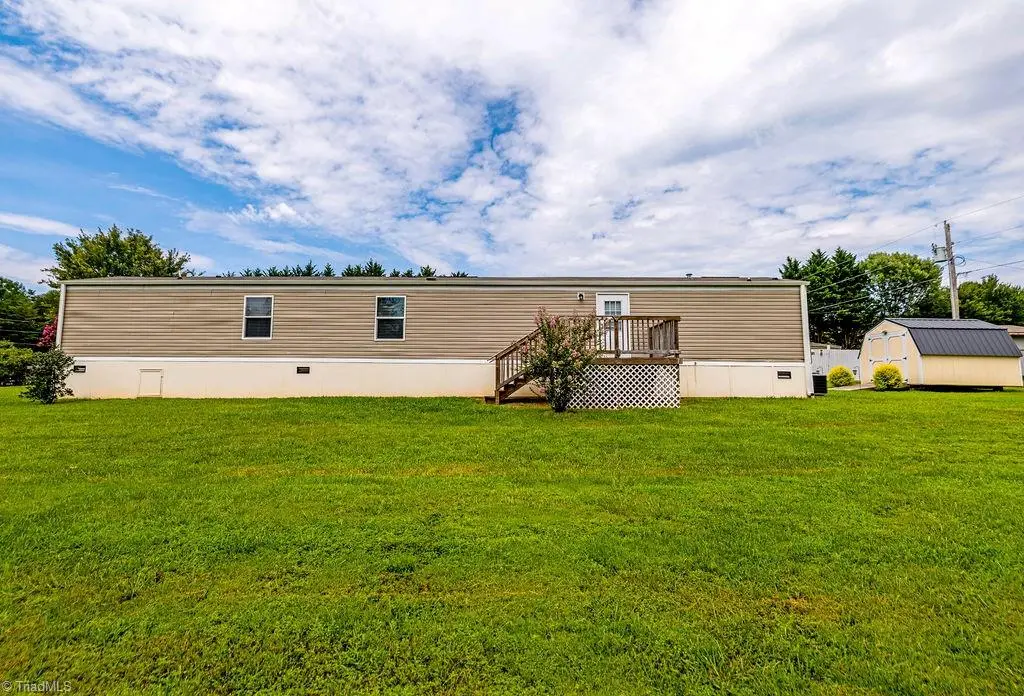 1095 Willow Creek Drive, Pinnacle, NC 27043 - #1