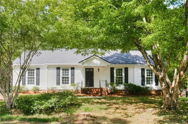 206 Village Lane, Greensboro, NC 27409