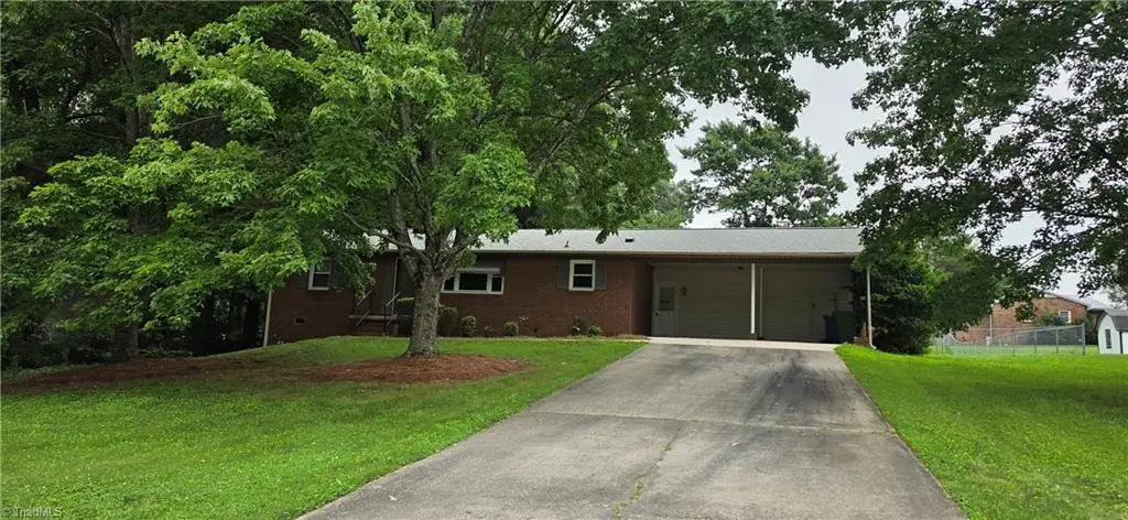 435 Lakecrest Drive, Kernersville, NC 27284 - #1