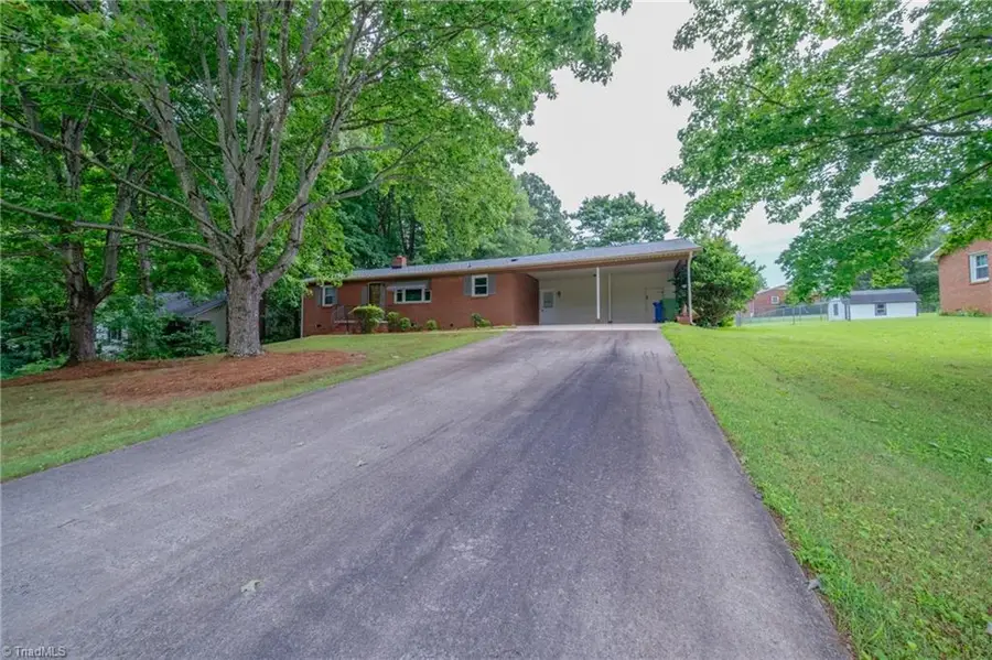 435 Lakecrest Drive, Kernersville, NC 27284 - #2