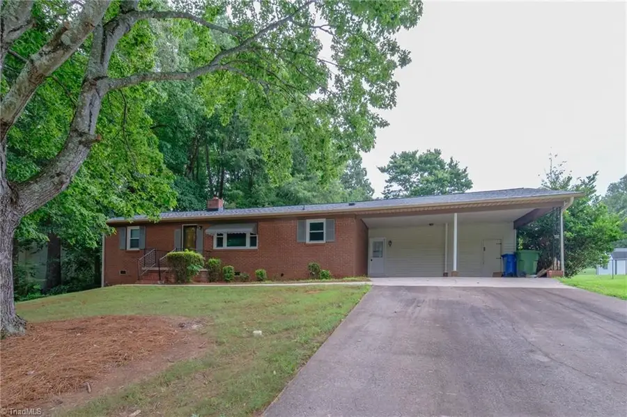 435 Lakecrest Drive, Kernersville, NC 27284 - #3