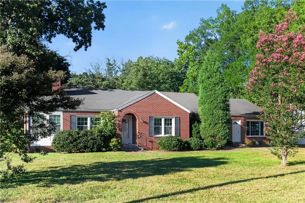 807 W Jackson Street, Mayodan, NC 27027 - #1