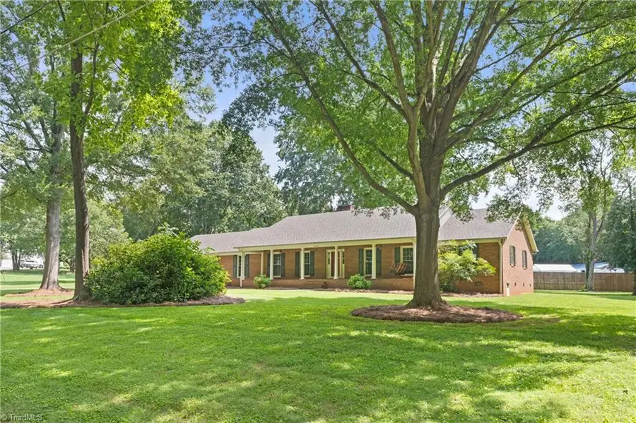 4331 Woodbourne Drive, Clemmons, NC 27012 - #2