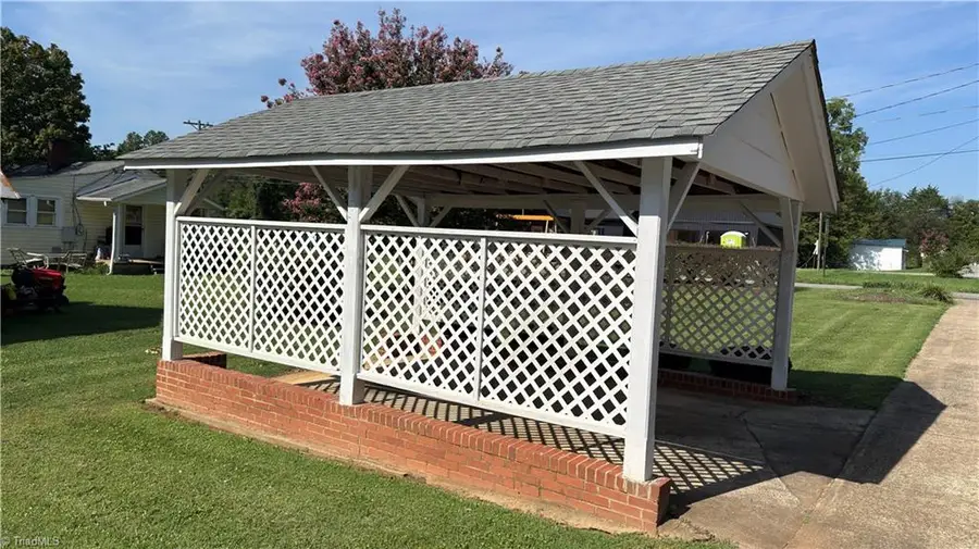417 W Main Street, Yadkinville, NC 27055 - #3