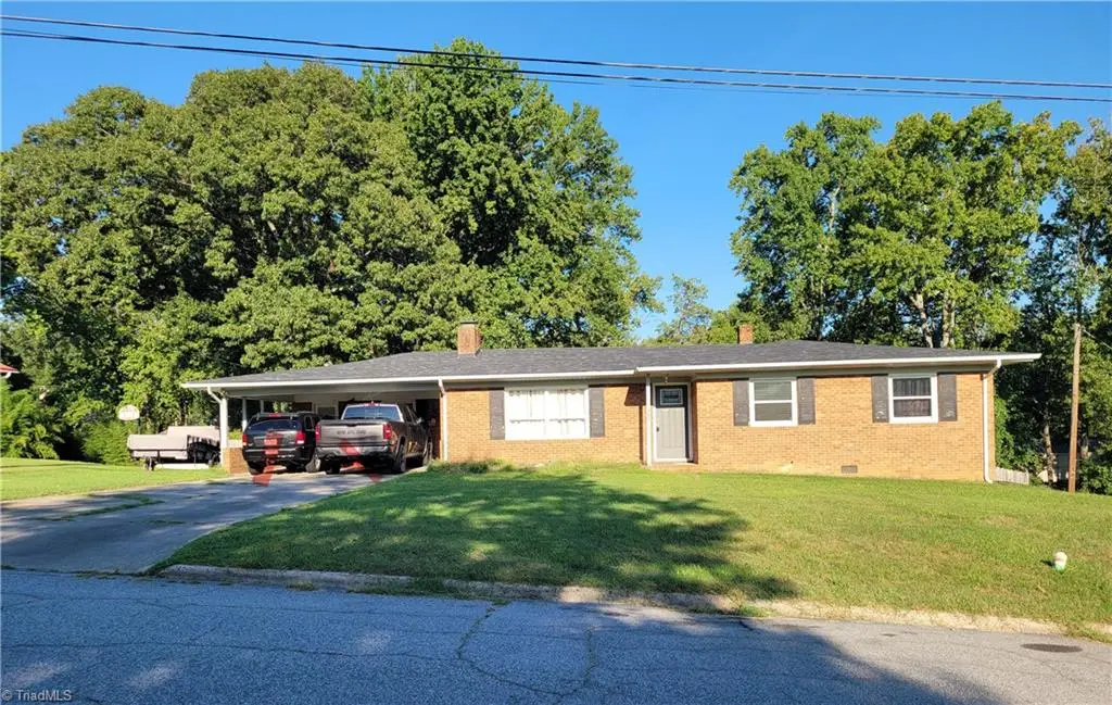 607 Duke Street, Thomasville, NC 27360 - #1