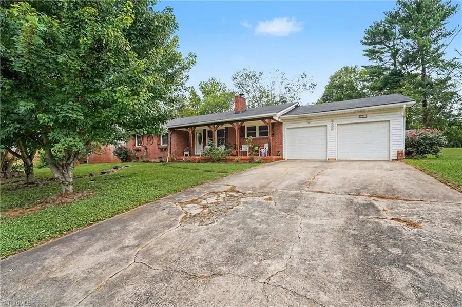 306 Sweetbriar Drive, Lexington, NC 27295 - #3