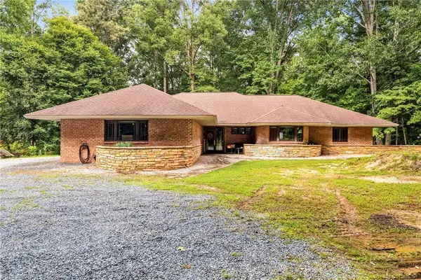 381 Hunters Point, Lexington, NC 27295