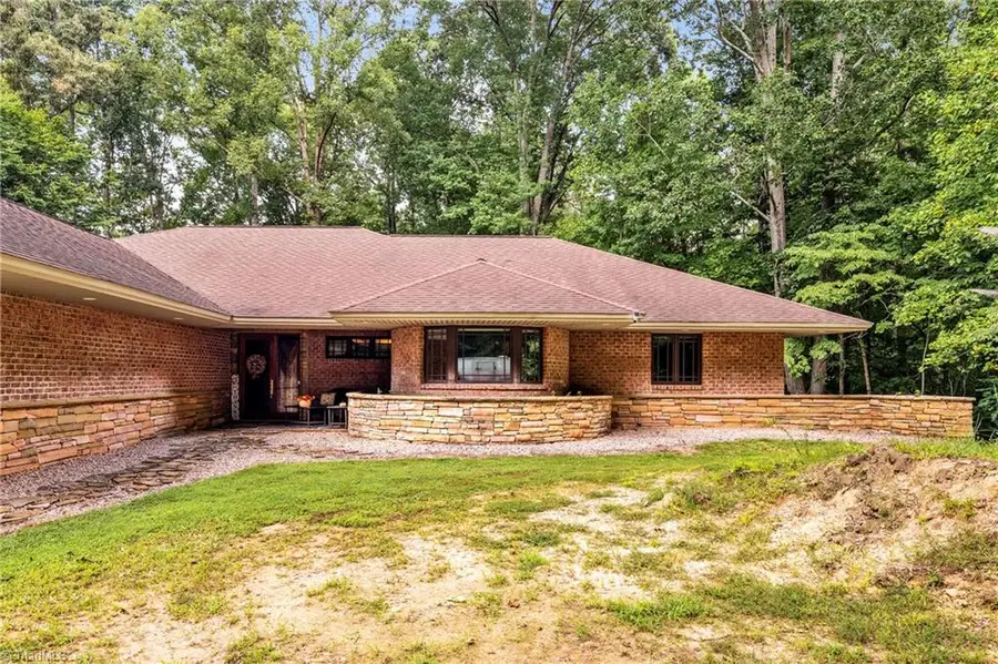 381 Hunters Point, Lexington, NC 27295 - #2