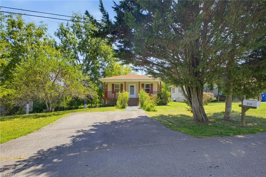 219 E Oakview Road, Asheville, NC 28806 - #2