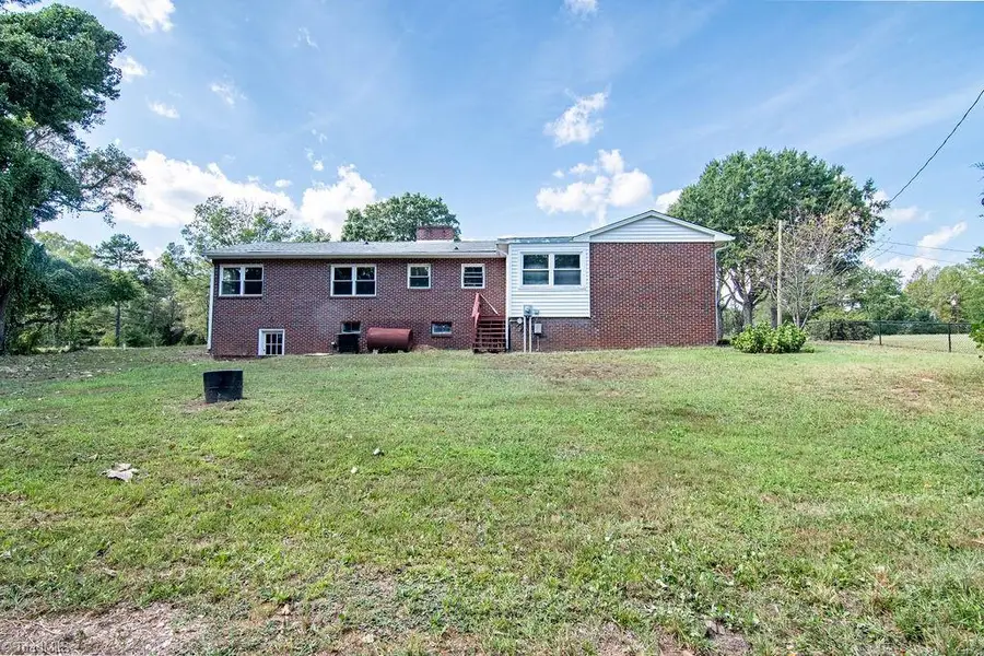 1428 Us Highway 311 N, Walnut Cove, NC 27052 - #3