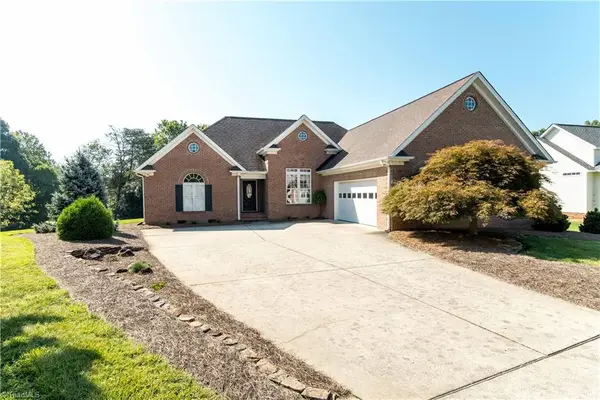 120 Williamshire Court, Kernersville, NC 27284