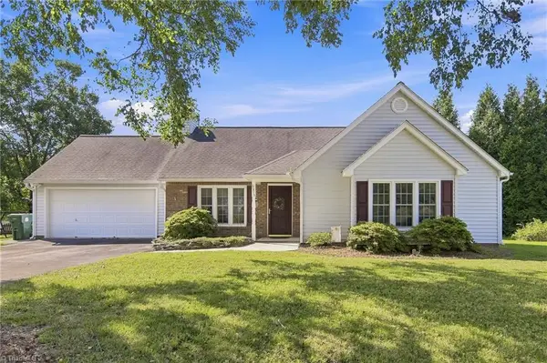 6315 Hampton Knoll Road, Clemmons, NC 27012