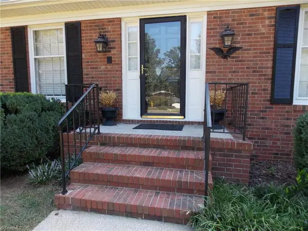 4915 Warfield Drive, Greensboro, NC 27406
