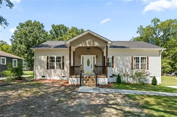 920 Fairway Avenue, Thomasville, NC 27360