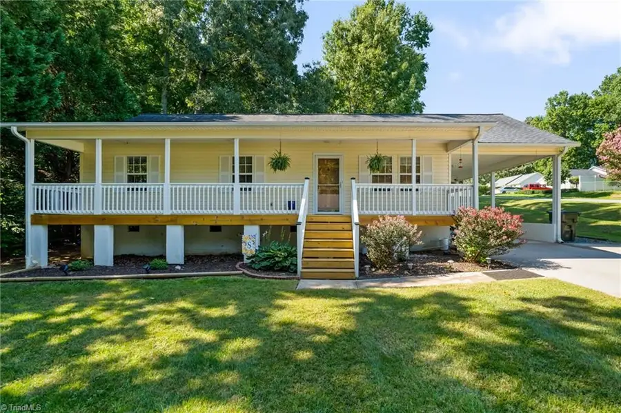 6 Oak Ridge Drive, Thomasville, NC 27360 - #2