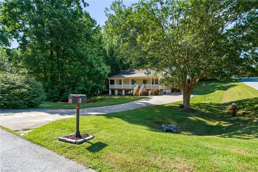 6 Oak Ridge Drive, Thomasville, NC 27360 - #3