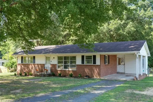 801 Grand Oaks Drive, Eden, NC 27288