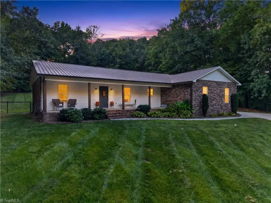 860 Black Lake Road, Thomasville, NC 27360 - #2