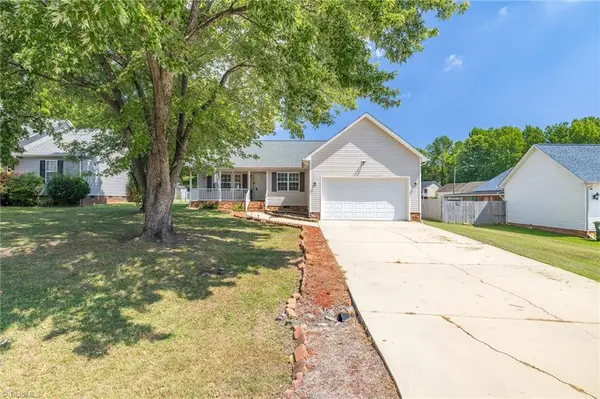 21 Oak Meadow Lane, Thomasville, NC 27360