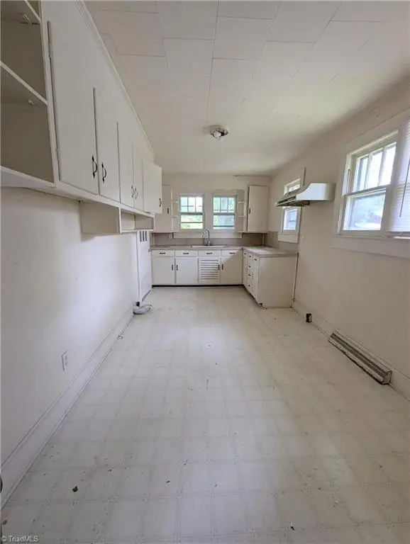 209 Moore Street, Thomasville, NC 27360 - #3