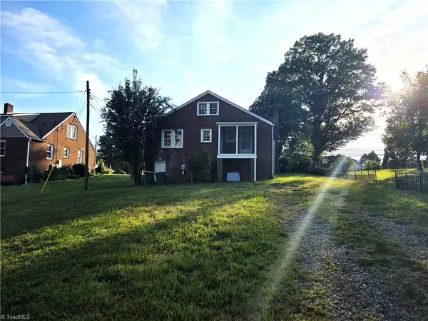 607 W Main Street, Pilot Mountain, NC 27041