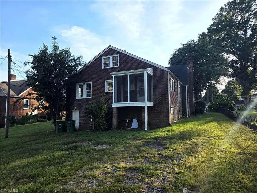 607 W Main Street, Pilot Mountain, NC 27041 - #2